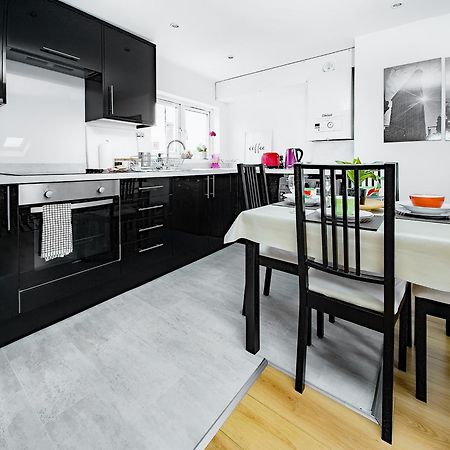 Charming London Home, Opp Arnos Grove Underground Station, Parking New Southgate Екстериор снимка