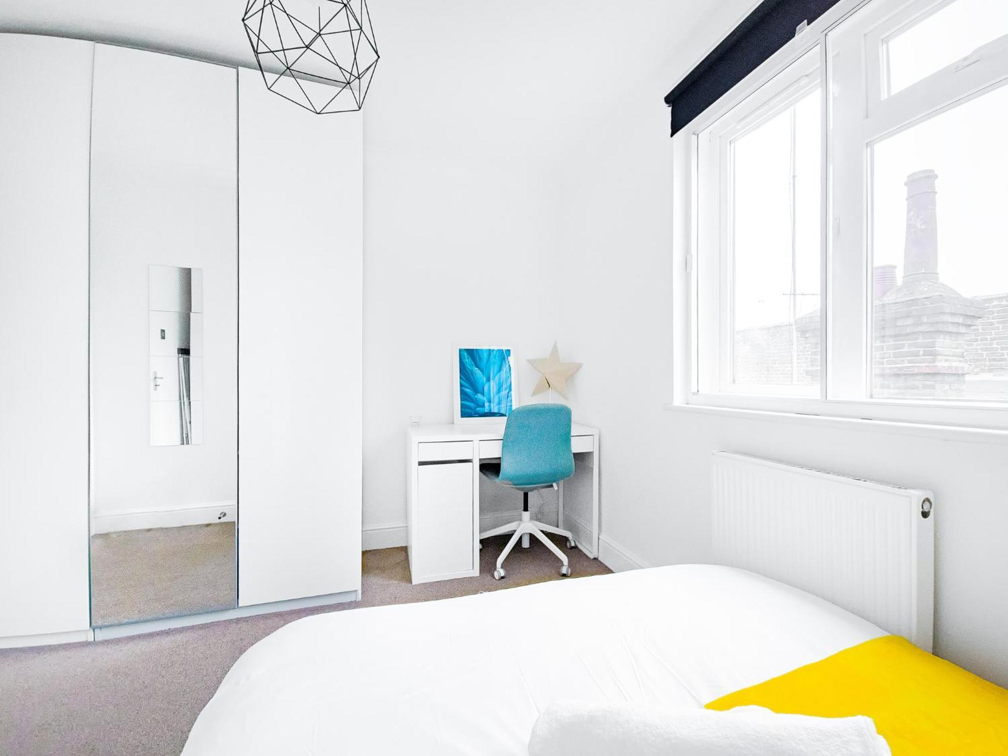 Charming London Home, Opp Arnos Grove Underground Station, Parking New Southgate Екстериор снимка