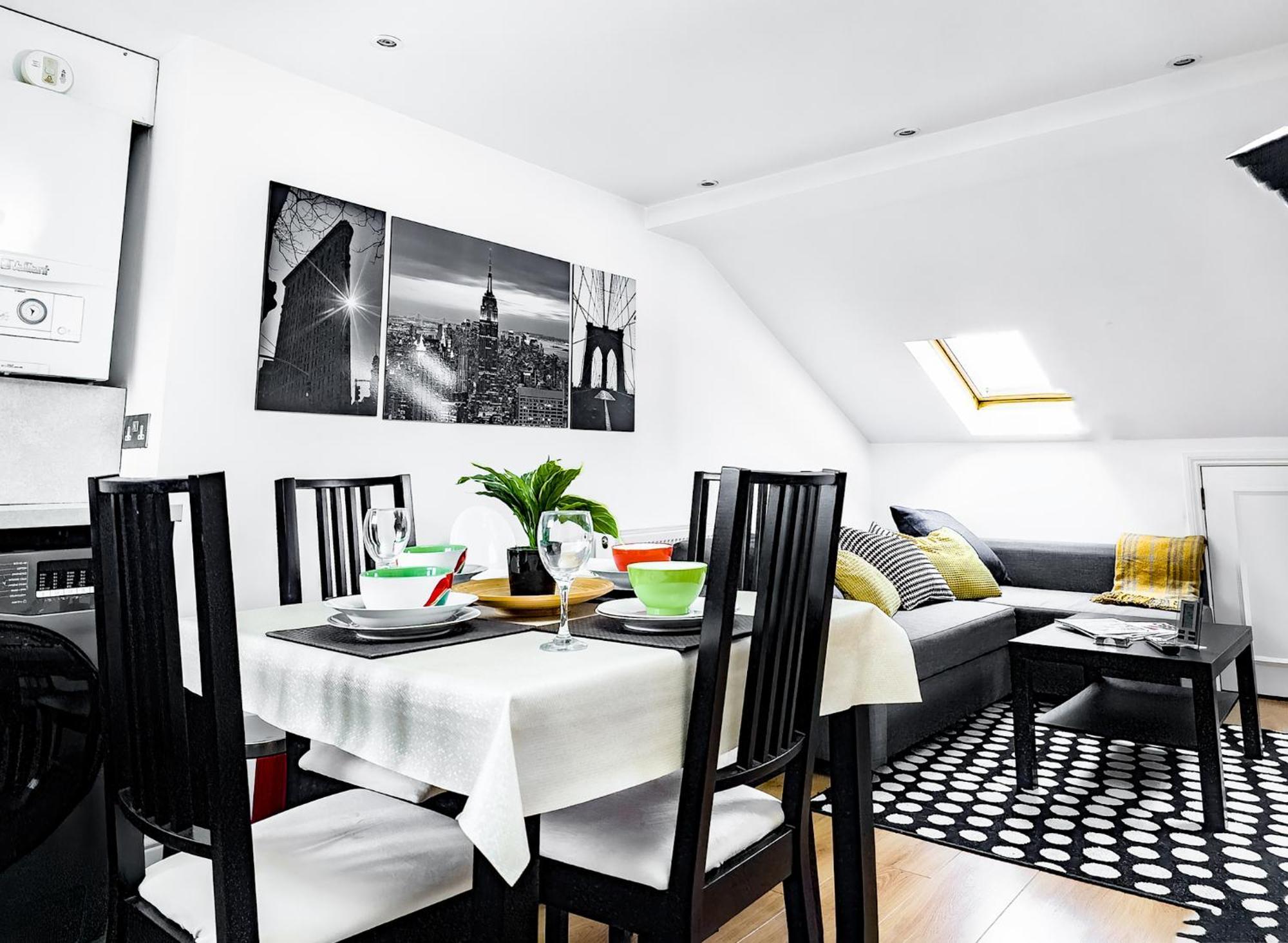 Charming London Home, Opp Arnos Grove Underground Station, Parking New Southgate Екстериор снимка
