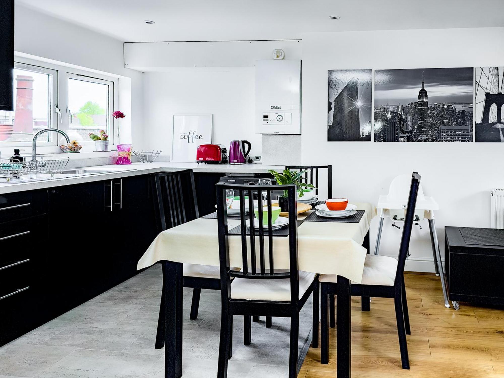 Charming London Home, Opp Arnos Grove Underground Station, Parking New Southgate Екстериор снимка