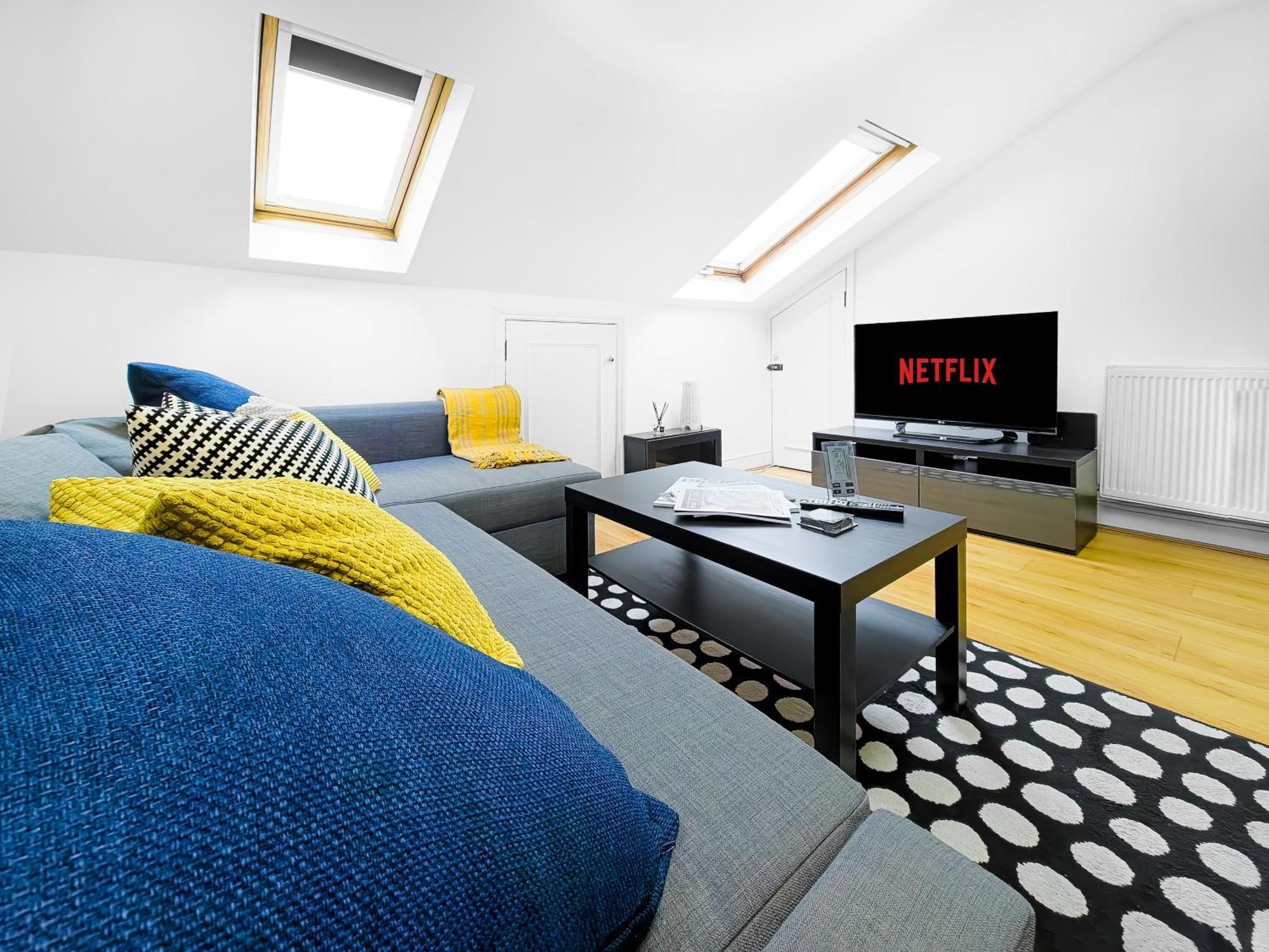 Charming London Home, Opp Arnos Grove Underground Station, Parking New Southgate Екстериор снимка